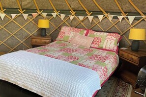1 bedroom, bed sheets