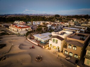 Exterior - Strandcastle Beach House 2.0 - Oceanfront! - You're right on the sand! 
 (Oceano)