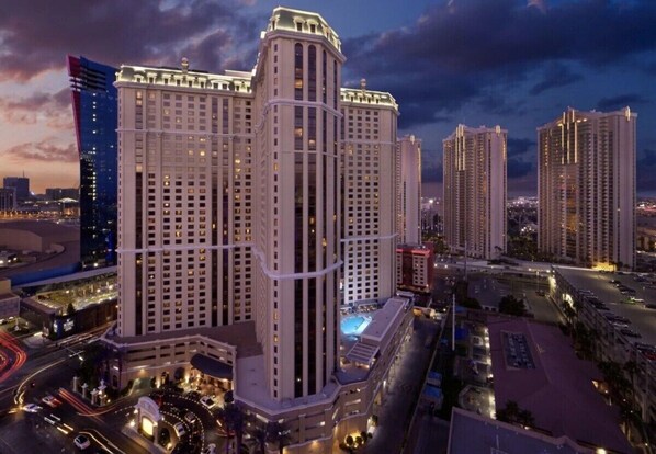 Exterior - Marriott Grand Chateau LAs Vegas One Bedroom luxury apartment for Super Bowl wkd (Las Vegas)