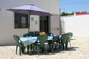 Outdoor dining - Villa Scianuli 250 meters from the sea, Nardò, Italy (Nardò)
