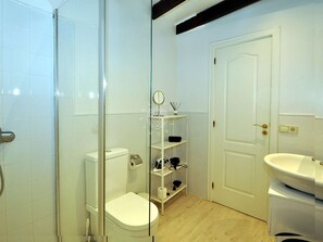 Shower, hair dryer, towels - Charming holiday apartment in Moscari (Moscari)