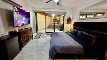 5 chambres, coffres-forts dans les chambres, bureau