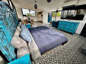 5 habitaciones, caja de seguridad en la habitación y escritorio 