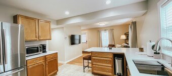 Charming apartment 7 minute walk to downtown