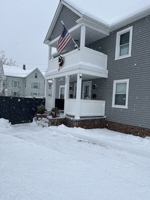 Exterior - Pristine Cozy Walkable Downtown 2BR Getaway (Torrington)