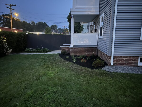 Property grounds - Pristine Cozy Walkable Downtown 2BR Getaway (Torrington)