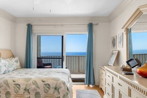 4 bedrooms, desk, WiFi, bed sheets