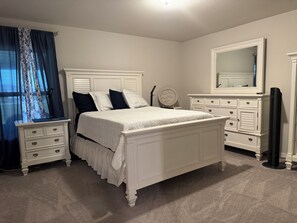 2 habitaciones, tabla de planchar con plancha, wifi y ropa de cama