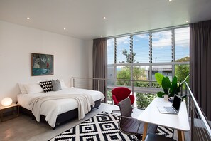 1 habitación, escritorio, tabla de planchar con plancha y wifi