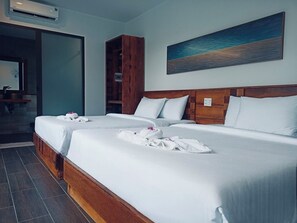 Premium bedding, down duvets, memory-foam beds, minibar - Tuong Vy Boutique Hotel (Phan Thiet)