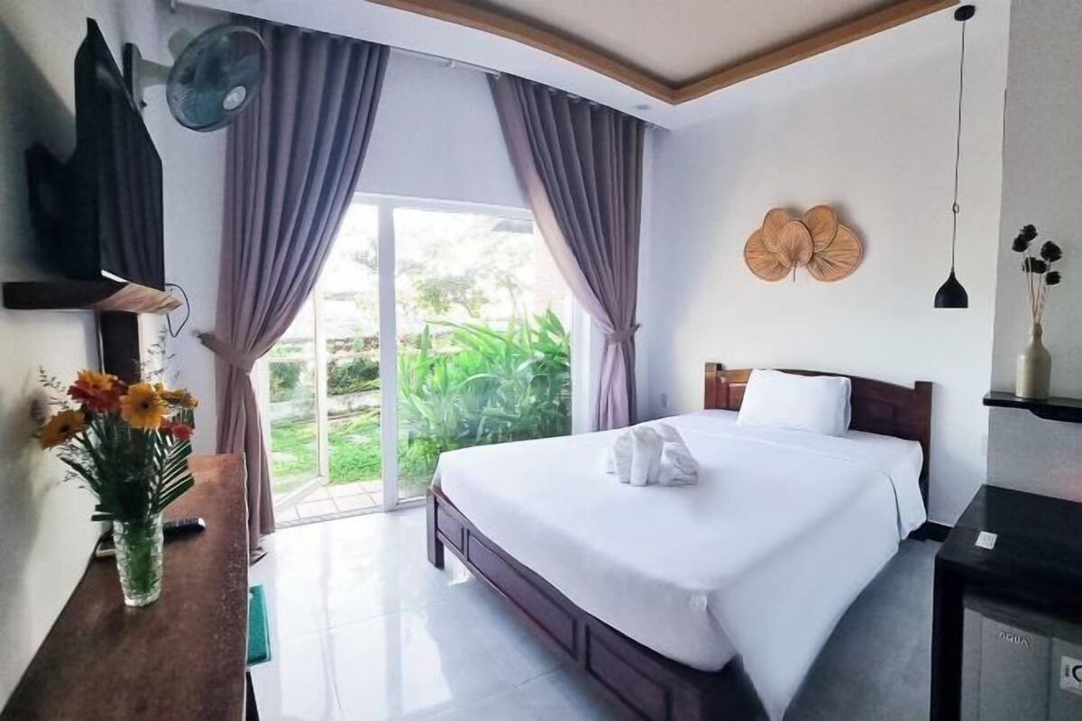 Premium bedding, down comforters, memory foam beds, minibar