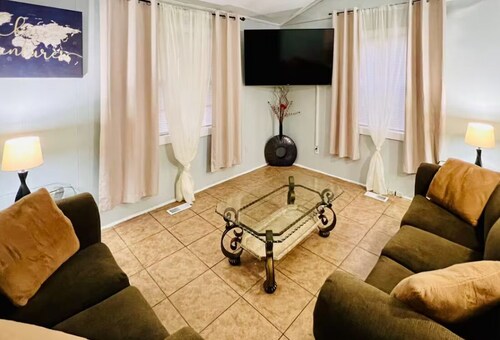 Whole House-Near Airport, Beaches & Downtown Savannah