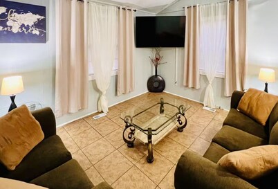 Whole House-Near Airport, Beaches & Downtown Savannah