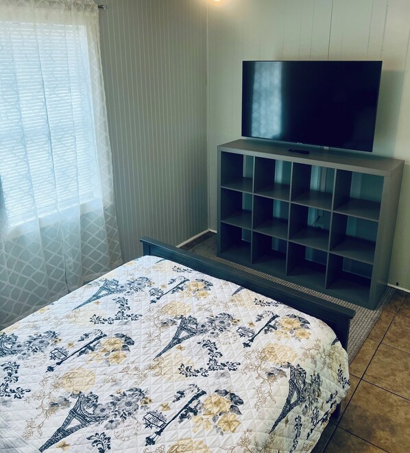 3 Schlafzimmer, Schreibtisch, Bügeleisen/Bügelbrett, kostenloses WLAN