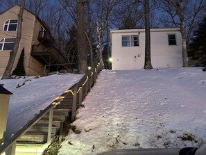 Property grounds - Cozy lake house on Sabattus Pond 2 bed 1 Bath  (Sabattus)