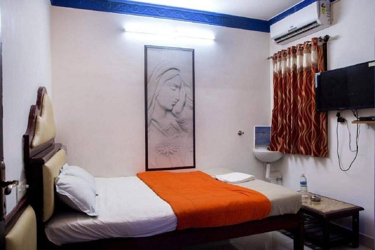 Standard Room | Premium bedding, WiFi (free)