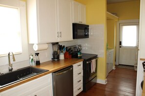 Fridge, microwave, oven, stovetop - Super Cute 2BR in central Little Rock (Little Rock)