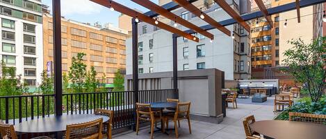 屋外ダイニングエリア