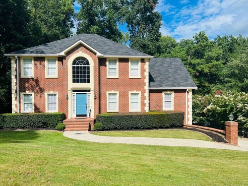 Spacious Retreat 5B/2.5b with 4 King beds & EV Charger