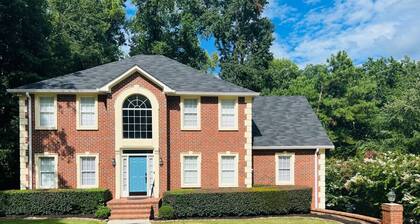 Spacious Retreat 5B/2.5b with 4 King beds & EV Charger