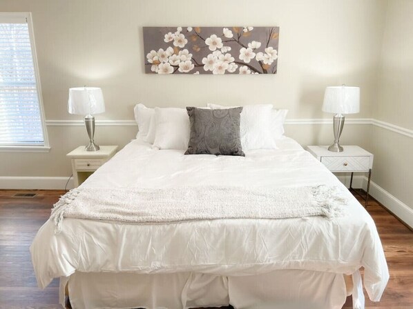 5 bedrooms, desk, iron/ironing board, travel cot