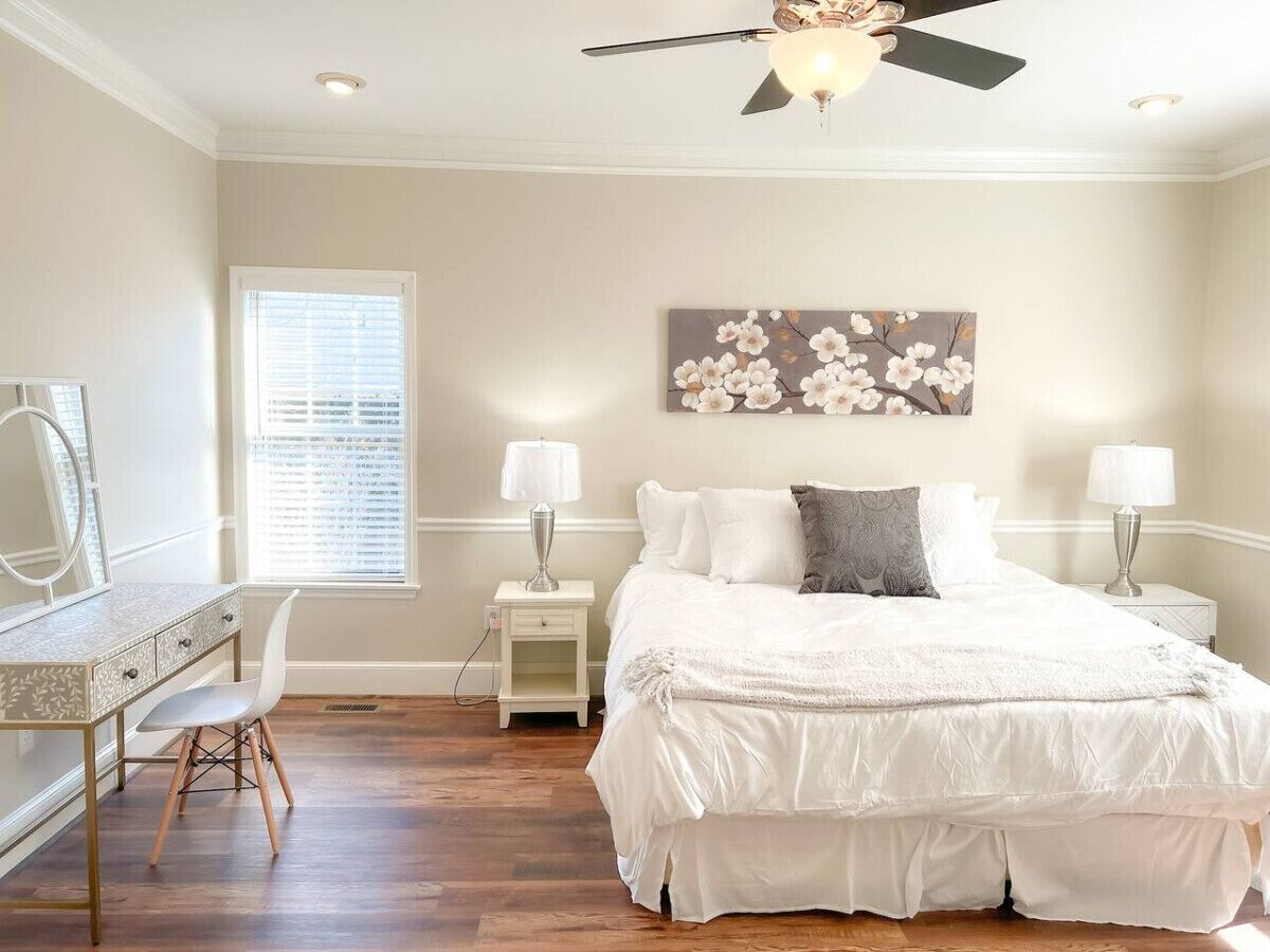 4 camere, una scrivania, ferro/asse da stiro, culla da viaggio