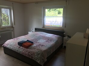 1 makuuhuone, silitysrauta/-lauta, ilmainen Wi-Fi, vuodevaatteet