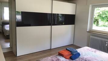 1 Schlafzimmer, Schreibtisch, Bügeleisen/Bügelbrett, kostenloses WLAN