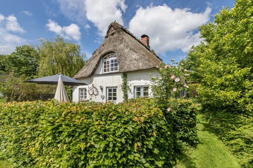 Cottage "Kleiner Knopp" with Private Garden & Wi-Fi
