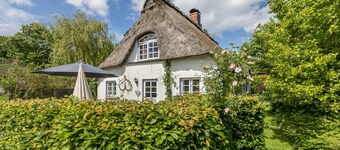 Cottage "Kleiner Knopp" with Private Garden & Wi-Fi