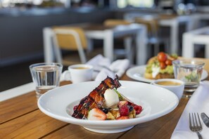 Free daily buffet breakfast