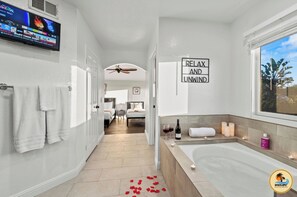 5 bedrooms, desk, iron/ironing board, travel cot