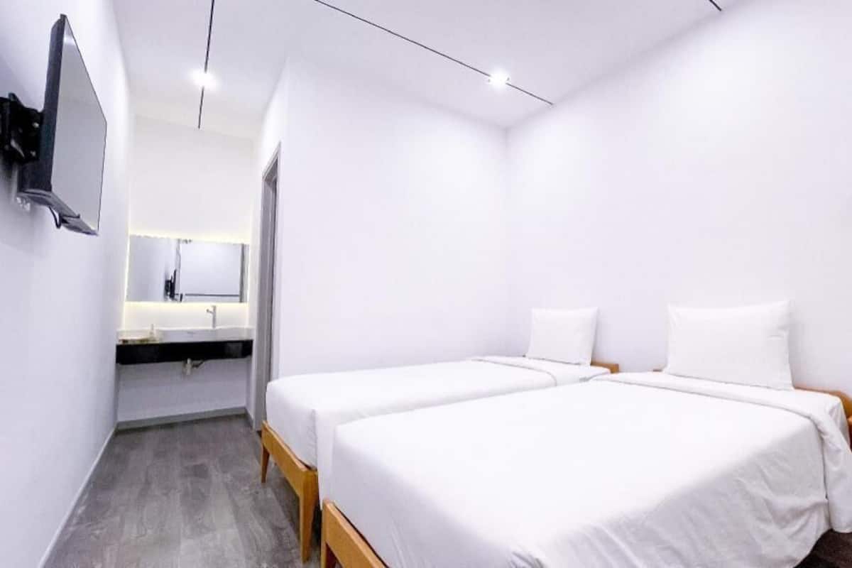 Minibar, desk, soundproofing, free WiFi