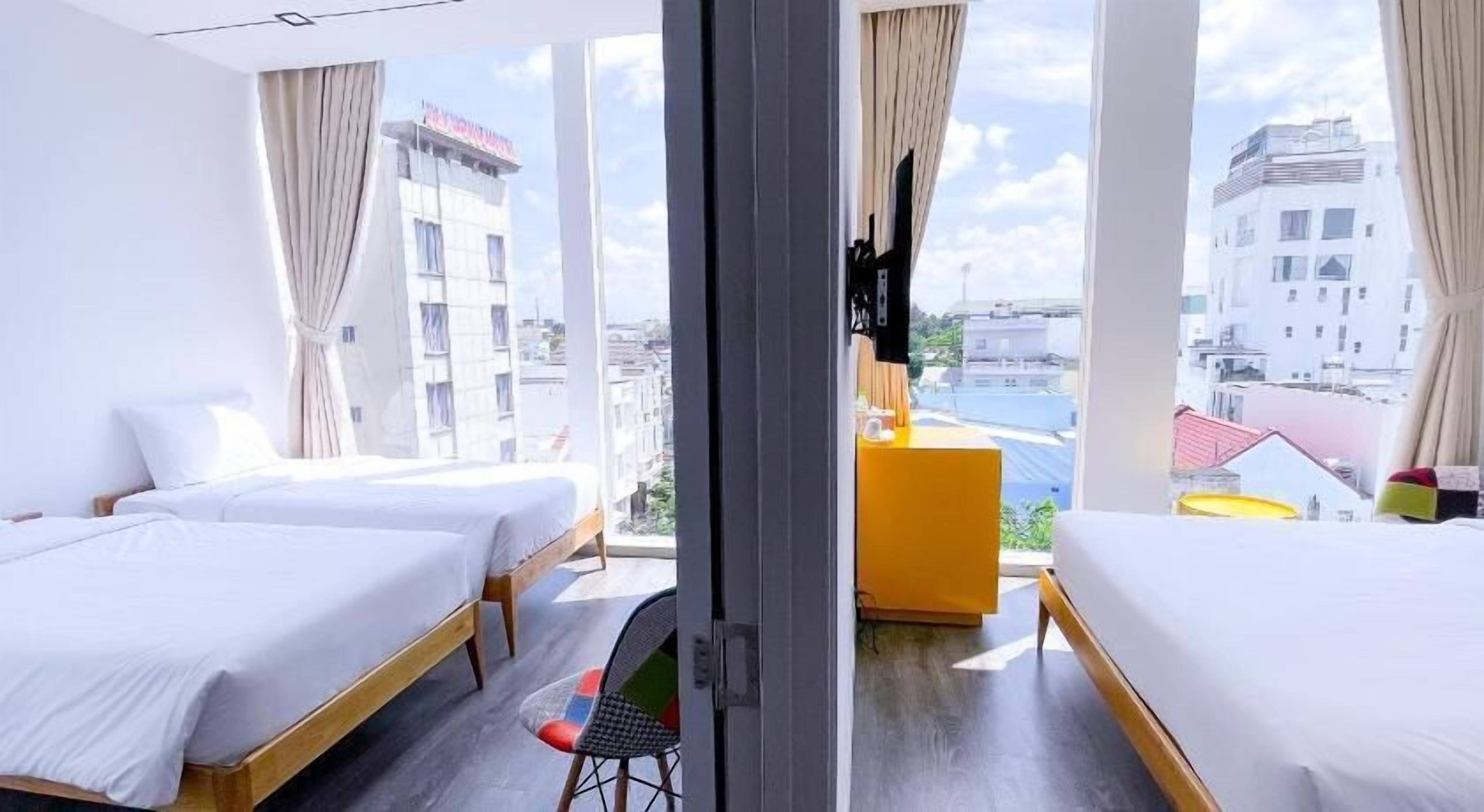 Minibar, desk, soundproofing, free WiFi