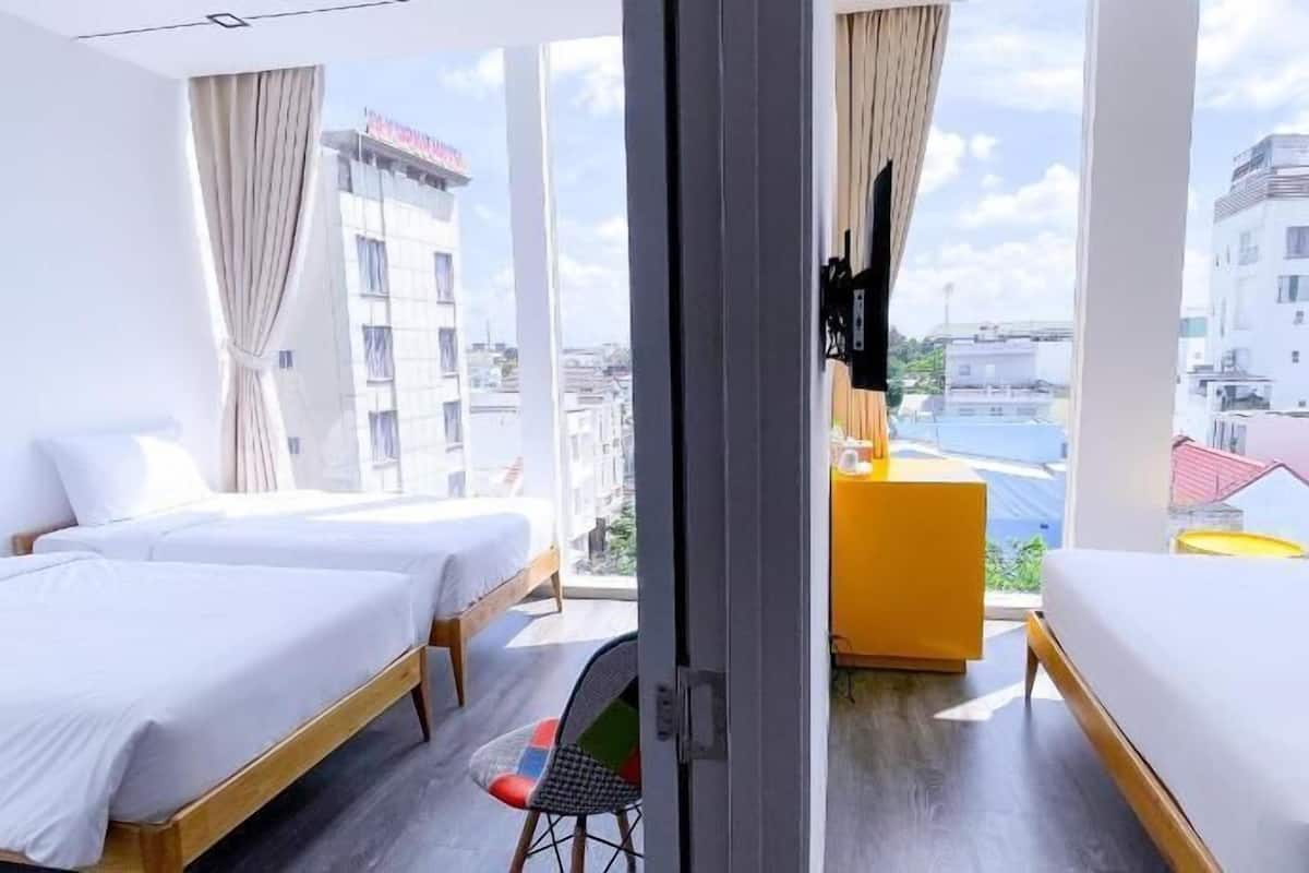 Minibar, desk, soundproofing, free WiFi