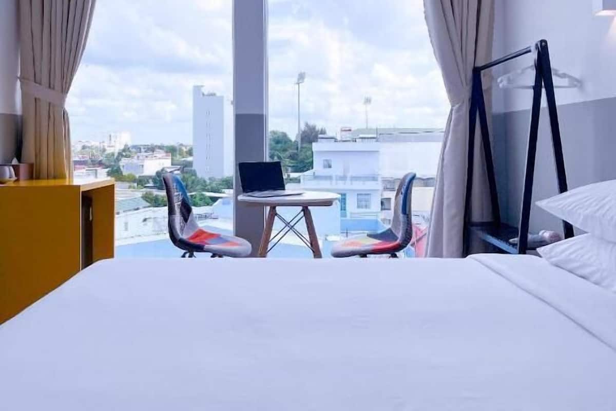 Minibar, desk, soundproofing, free WiFi
