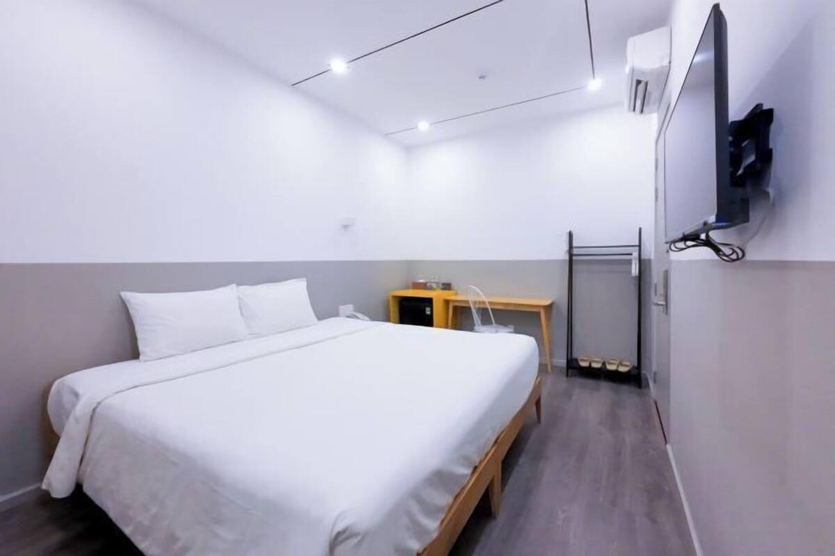 Minibar, una scrivania, insonorizzazione, Wi-Fi gratuito