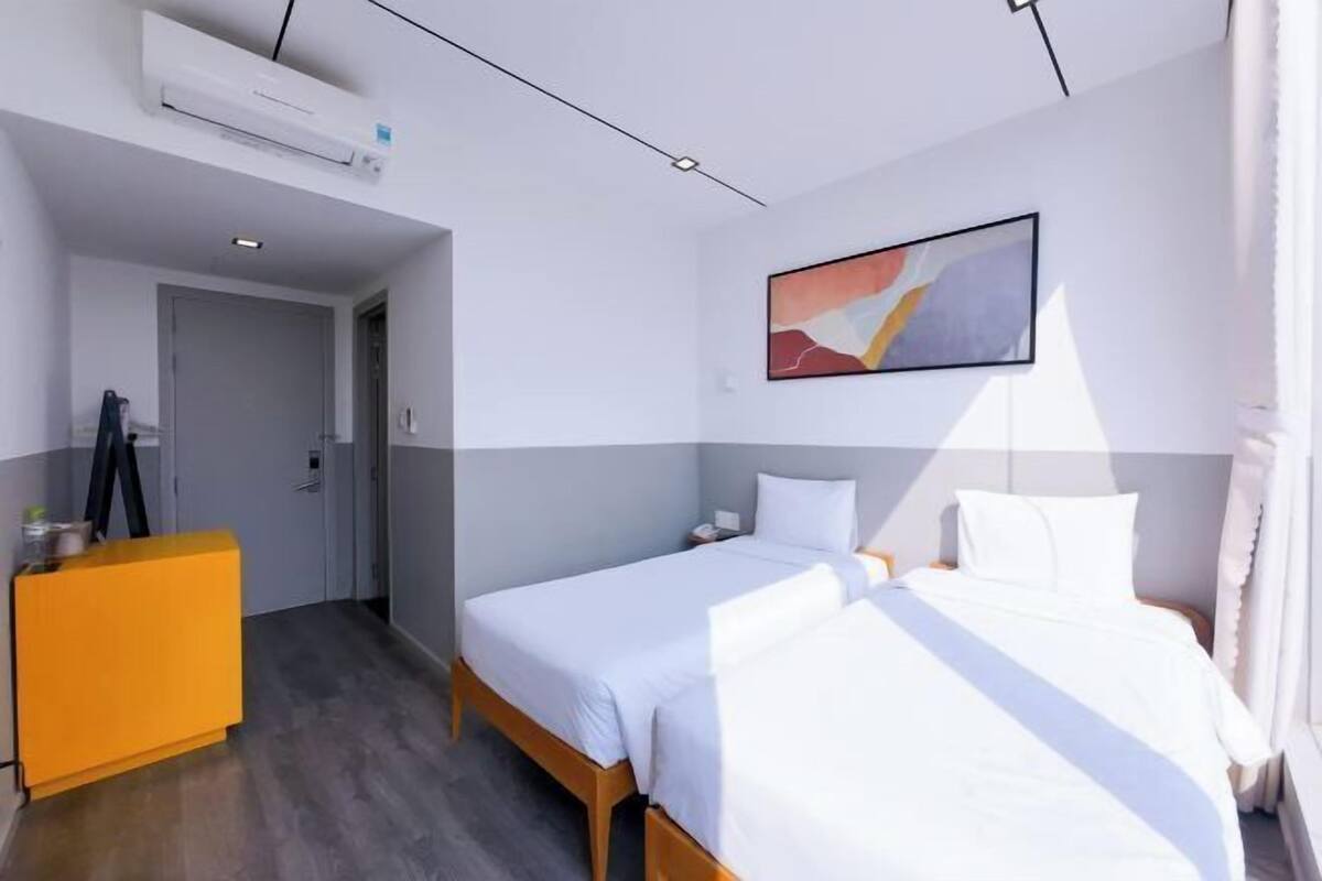 Minibar, una scrivania, insonorizzazione, Wi-Fi gratuito