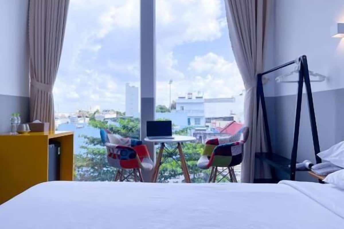 Minibar, desk, soundproofing, free WiFi
