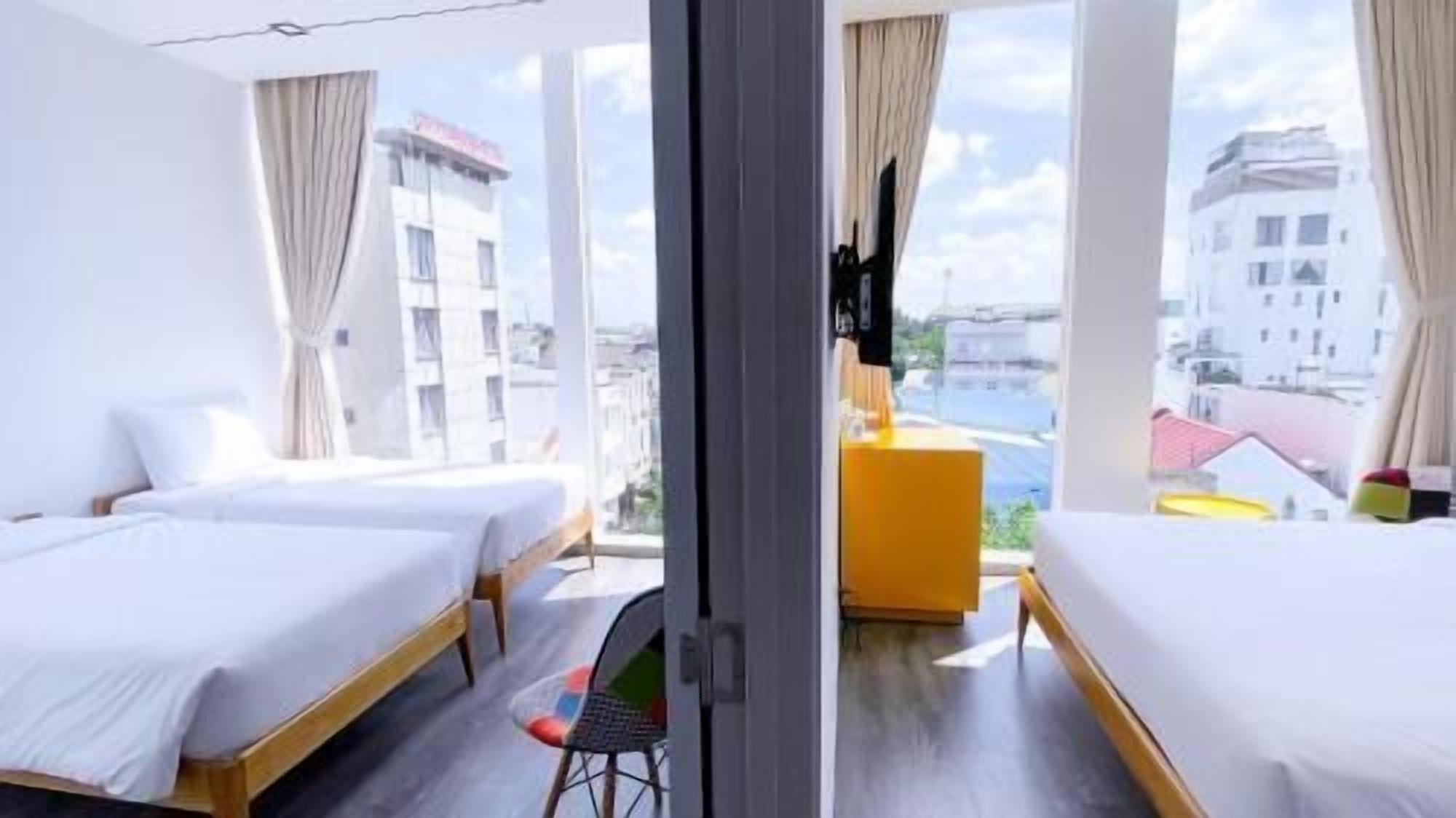 Minibar, desk, soundproofing, free WiFi