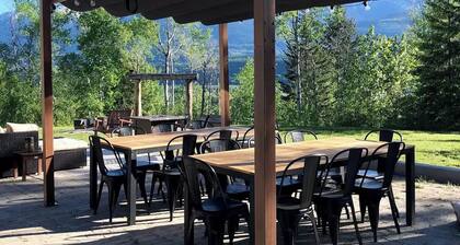 Nell’s Mountain Lodge - Movie Theatre|Arcade|Hottub|Fire Pit|18minKicking Horse