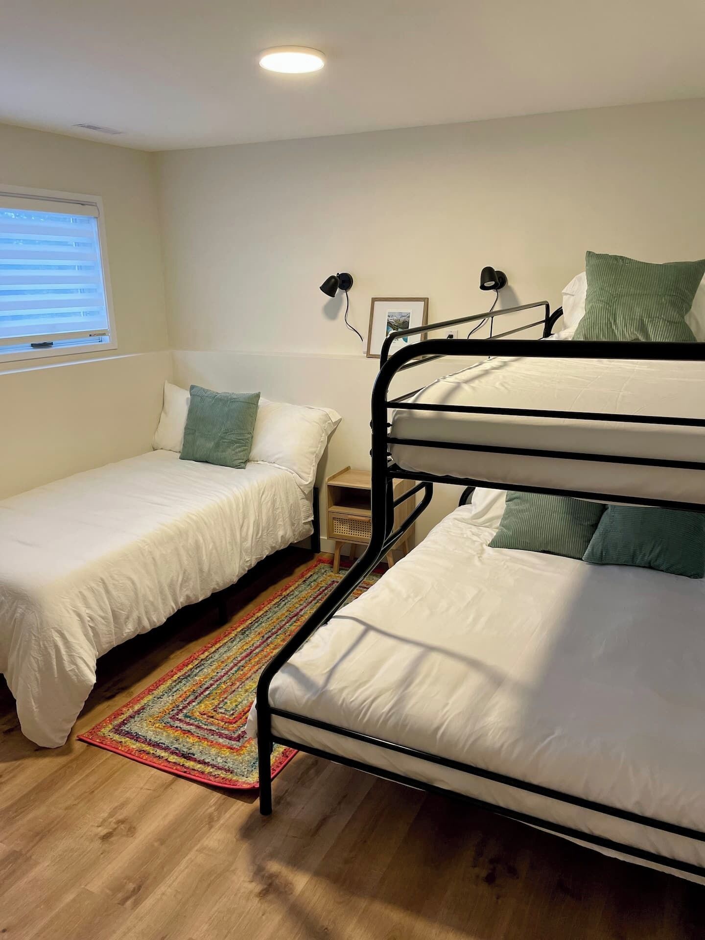 5 bedrooms, desk, iron/ironing board, travel crib