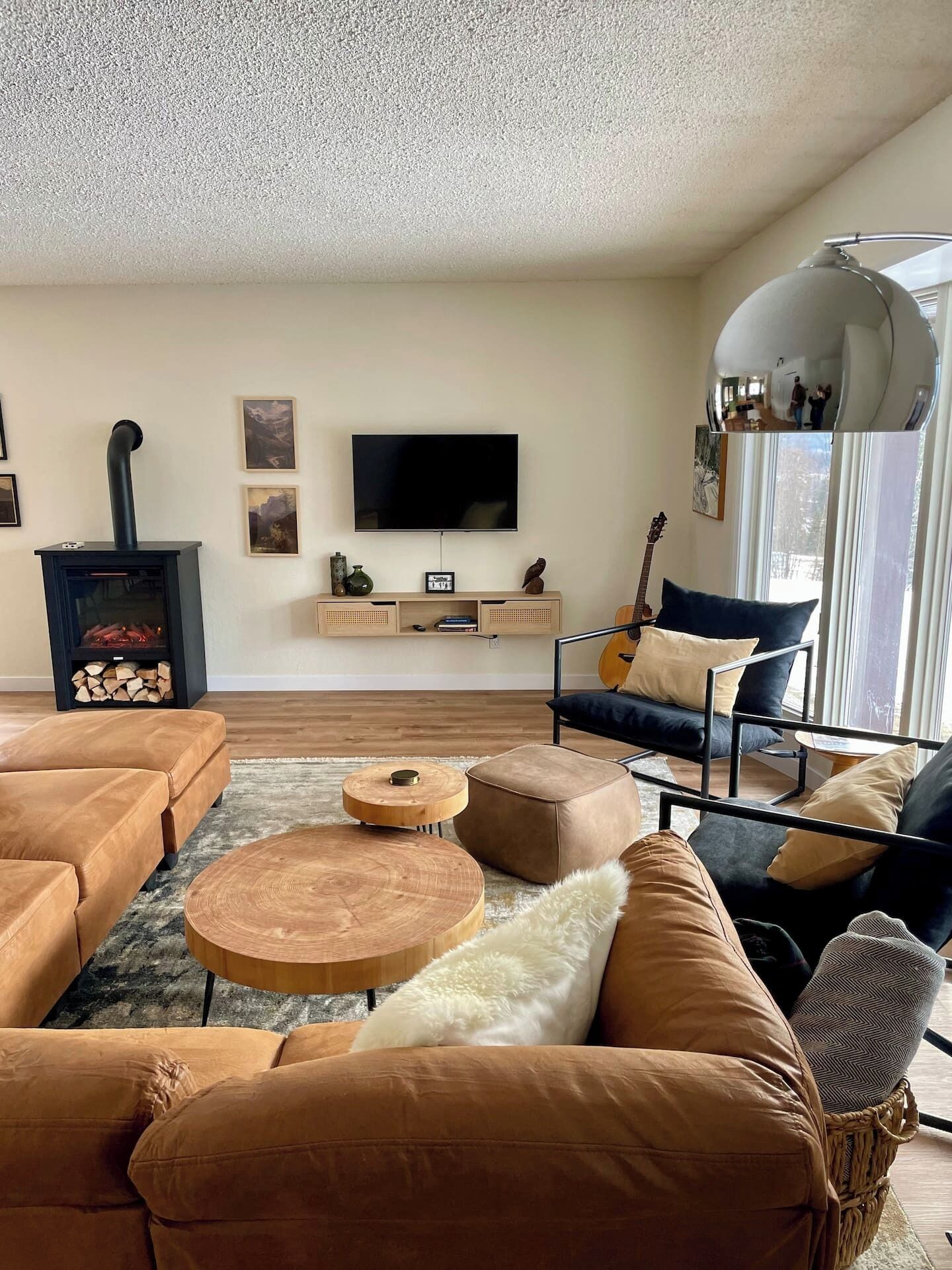 Smart TV, fireplace, video games, table tennis