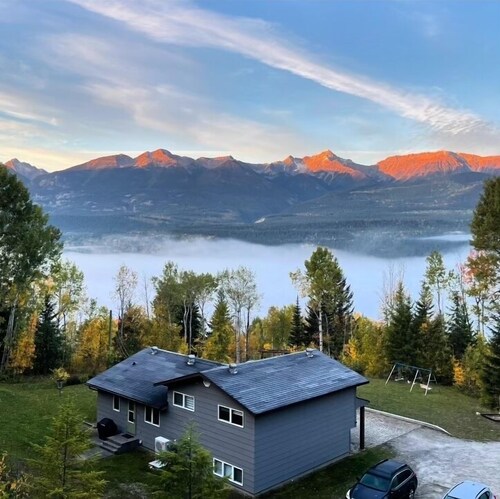 Nell’s Mountain Lodge - Movie Theatre|Arcade|Hottub|Fire Pit|18minKicking Horse