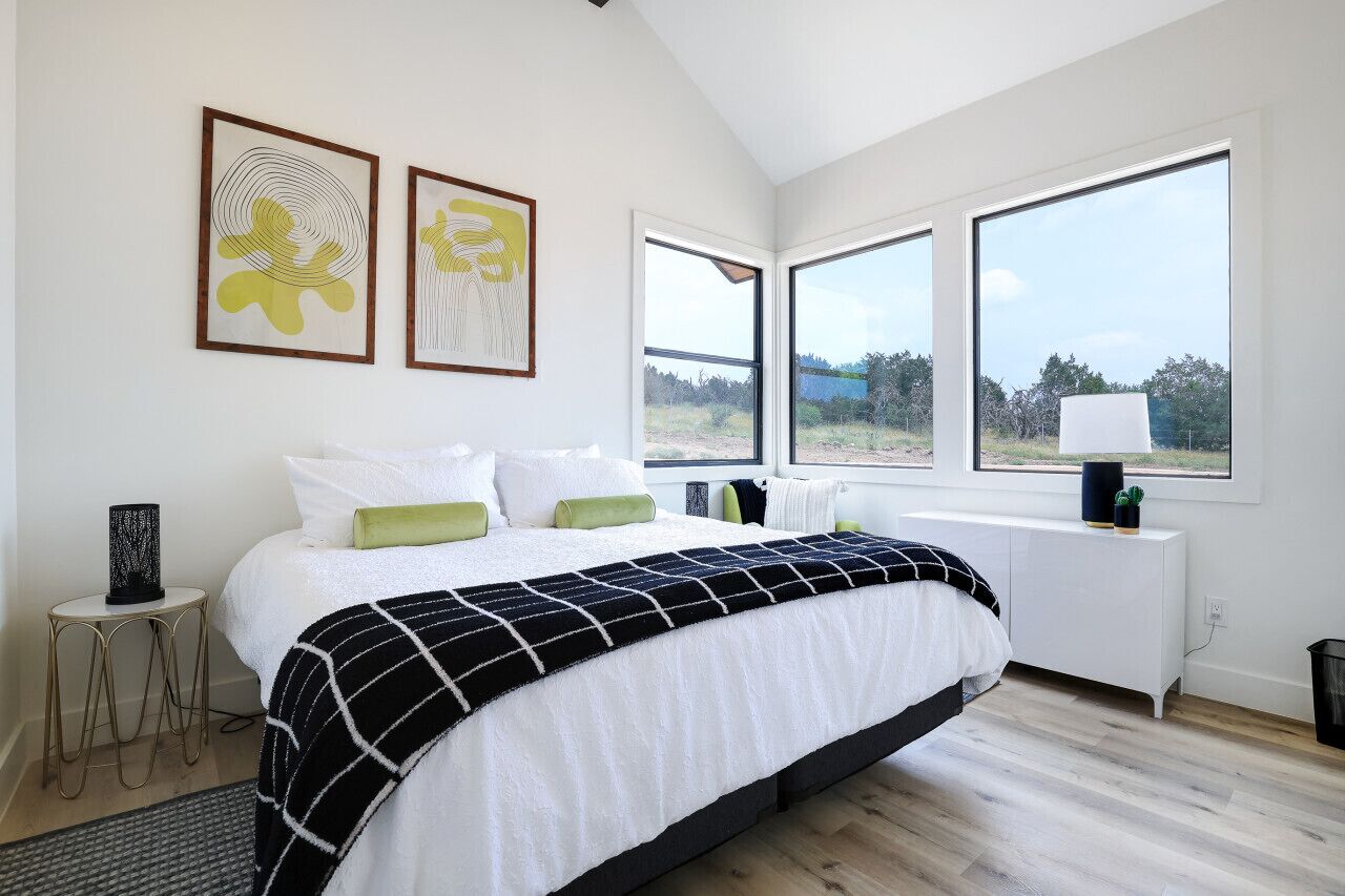 3 bedrooms, desk, iron/ironing board, free WiFi