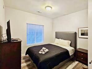 4 bedrooms, iron/ironing board, free WiFi, bed sheets