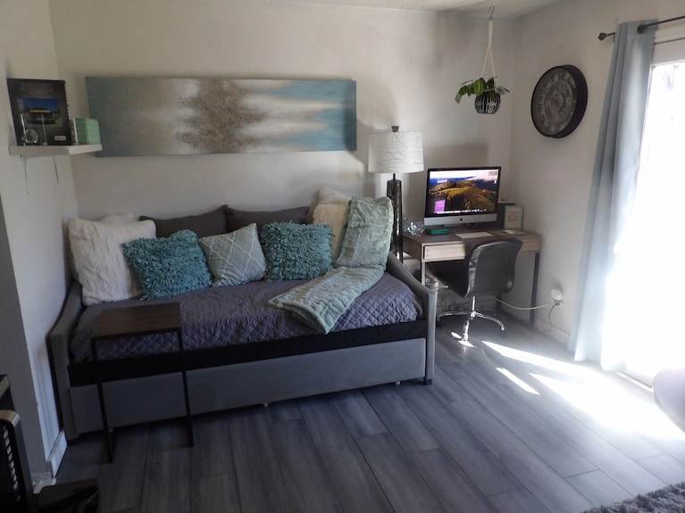 Comfy King Suite With Private Access And Yard & Near Sea World/fiesta Texas - San Antonio, TX