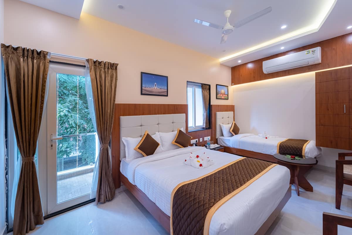 Grand Room | 1 bedroom, premium bedding, down duvets, memory-foam beds