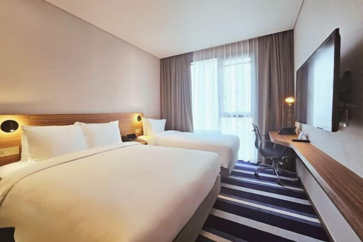 Premium bedding, desk, laptop workspace, WiFi (free)
