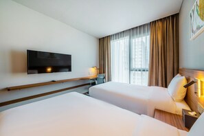 Premium bedding, desk, laptop workspace, free WiFi - HOMES Stay Suwon (Suwon)